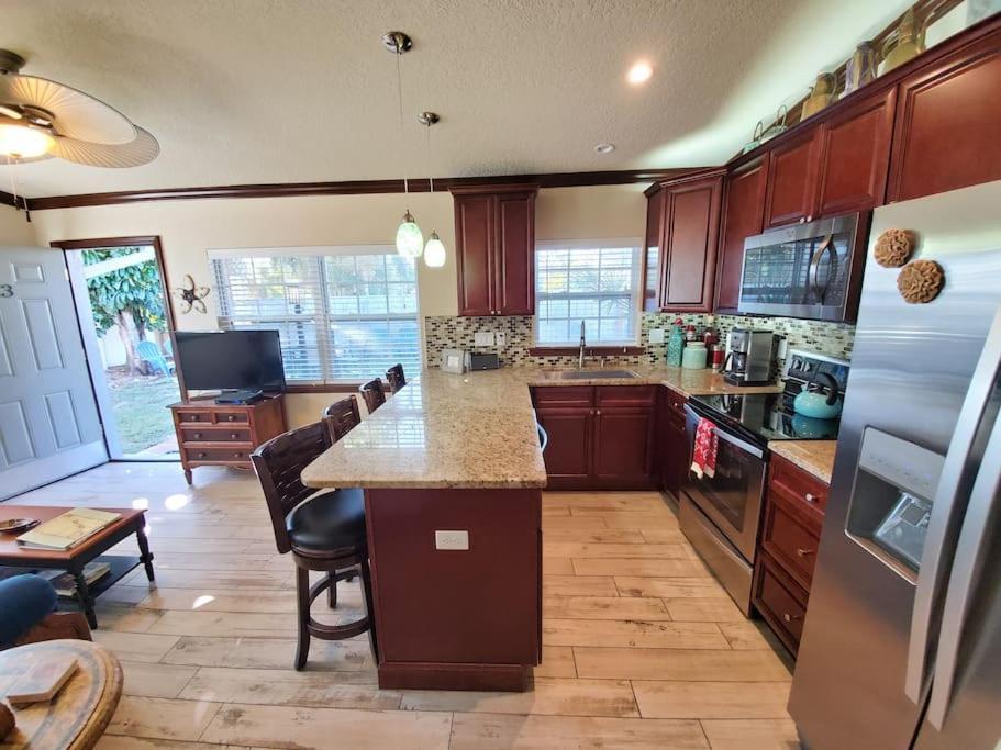 Hawaiian Cottage - Heated Pool Walk To The Beach Cocoa Beach Esterno foto
